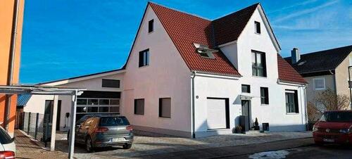 Foto - TOP saniertes Mehrfamilienhaus + Halle + PV-Anlage
