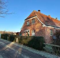 Wohnen mit Charme: Doppelhaushälfte mit Kamin und Garten in Feldrandlage - Lensahn