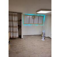 Gewerbefläche 45 qm zu mieten. - 400,00&nbsp;EUR Kaltmiete, ca.&nbsp; 45,00&nbsp;m&sup2; in Essen (PLZ: 45138) Huttrop