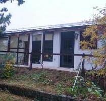 Gartengrundstück mit Bungalow bzw. Haus , Garage und Pool - Jessen (Elster)