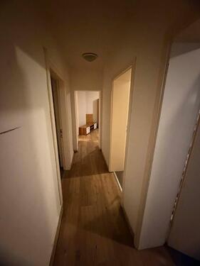 Foto - 3 Zimmer Wohnung + Wohnzimmer - 1.200,00&nbsp;EUR Kaltmiete, ca.&nbsp; 104,00&nbsp;m&sup2;