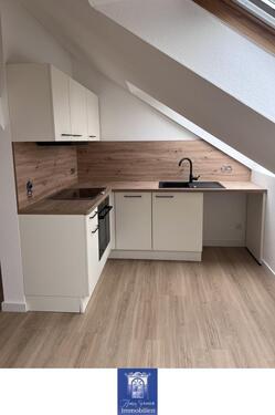 Foto - Individuelle Dachgeschosswohnung mit EBK und Tageslichtbad in ruhiger Mittelhaus-Lage!
