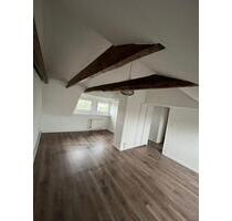 Kernsanierte 2-Zimmer-Dachgeschosswohnung zu vermieten - Mönchengladbach Nord