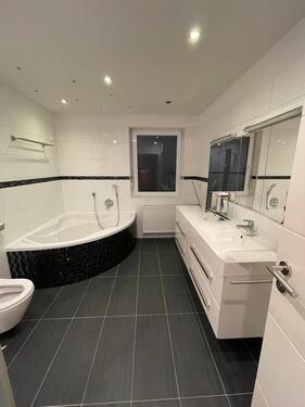 Foto - Einfamilienhaus mit Dachterrasse, Garage & Garten – 130 m², 5 Zi.