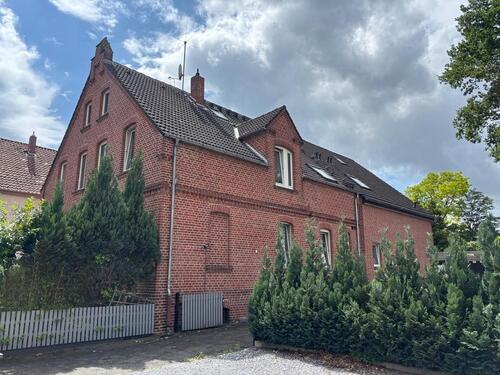 Foto - Helle und geräumige 2ZKB-Wohnung mit Gartennutzung und Carport