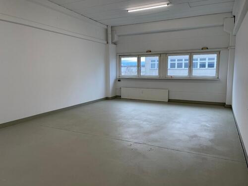 Foto - Tagesbelichtete Gewerbefläche im Gewerbegebiet Motzener Straße 