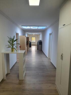 Foto - Büro Berlin-Weißensee: 90 m² Nutzung – Voll möbliert Steh-Tische