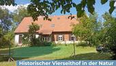 Foto - Freistehender Vierseithof (7283m²) mit Brunnen und Gewächshaus