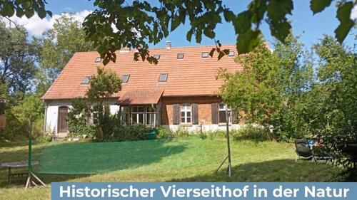 Foto - Freistehender Vierseithof (7283m²) mit Brunnen und Gewächshaus