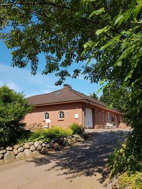 Foto - Großer Walmdachbungalow mit Ferienwohnung bei Husum. Ohne Makler