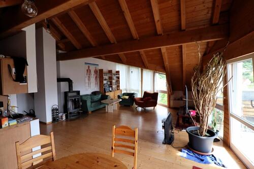 Foto - 3,5-Zimmer-Wohnung · hell · ruhig · 1. OG · Balkon · Holzofen