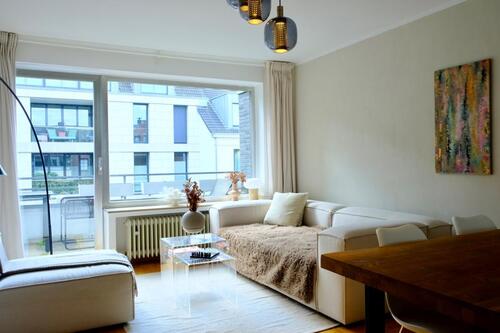 Foto - HELLE 2-ZIMMER-WOHNUNG MIT 2 BALKONEN & GROßZÜGIGEM MANSARDENZ