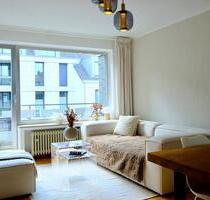 HELLE 2-ZIMMER-WOHNUNG MIT 2 BALKONEN & GROßZÜGIGEM MANSARDENZ - Düsseldorf Lörick