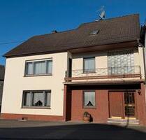 Zwei-Familienhaus mit Garage und Stellplatz, 204 m² - Sohren