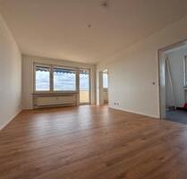 Schicke 2 Zimmerwohnung mit Balkon und Stellplatz, Innenstadtlage - Maintal