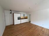 Foto - Renovierte 2-Zimmer-Wohnung mit Balkon, Küche & Stellplatz