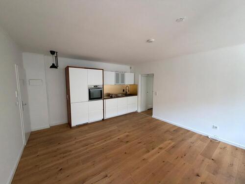 Foto - Renovierte 2-Zimmer-Wohnung mit Balkon, Küche & Stellplatz
