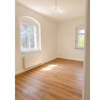 Modern sanierte 2 Zimmer Wohnung mit Balkon, großer Küche mit EBK, neues Bad zentral in Heidenau