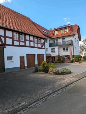 Foto - Gepflegtes Dreifamilienhaus mit Nebengebäuden