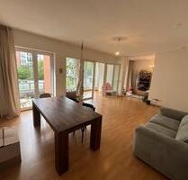 Helle 2-Zimmer-Wohnung mit Balkon in Berlin-Weißensee