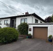 Bungalow mit Garten, Wintergarten und ELW - Steimel