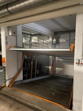 Foto - Zentraler Stellplatz in abgeschlossener Garage