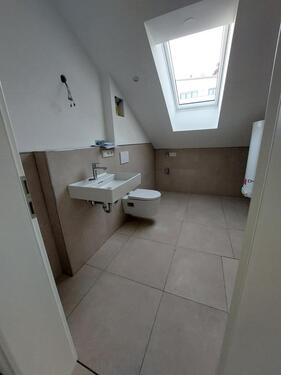 Foto - Neubau DG 3- Zi. Wohnung Zentral ab März zu vermieten