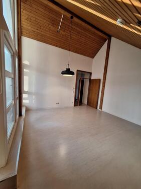 Foto - 2 Zimmer Dachgeschoßwohnung zur Miete in Stuttgart