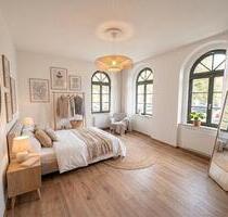 DESIGN-JUWEL im Denkmal: 2 Raum, EBK & 6,5% Rendite! 0% Prov. - Glauchau