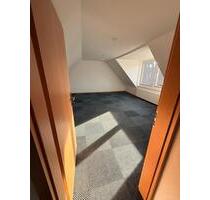 Schöne 2-Zimmer Einliegerwohnung (OG) mit eigener Auffahrt - Upgant-Schott