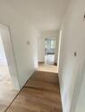 Foto - 3 Zimmer Wohnung teilmöbliert und frisch renoviert (EBK, Badewanne, Keller, Tageslichtbad usw.)
