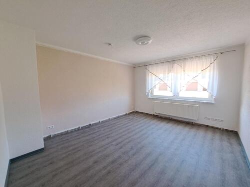 Foto - Helle 3-Raum-Wohnung mit Tageslichtbad, offener Küche und Garage zur Anmietung!