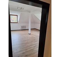 2-Zimmer Dachgeschosswohnung zentrale Lage WG-geeignet - Würzburg Steinbachtal