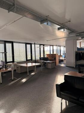 Foto - Bürofläche 200qm, WC-Einheit - 2.300,00&nbsp;EUR Kaltmiete, ca.&nbsp; 196,00&nbsp;m&sup2;