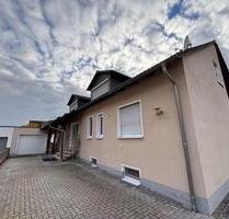 Gepflegtes Zweifamilienhaus mit Garage und Überdachtem Freisitz - Kleinwallstadt