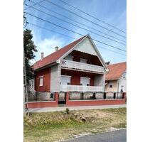 Familienhaus in Buzsak mit Ferienwohnungen - Merzenich