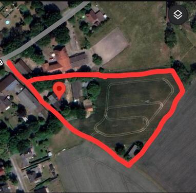 Foto - Hofstelle im Grünen mit Nebengebäuden und Land bei Schwanewede