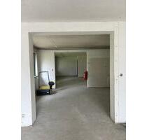 LagerBüroProduktionshalle bei Bedarf mit Wohnung - Offenburg