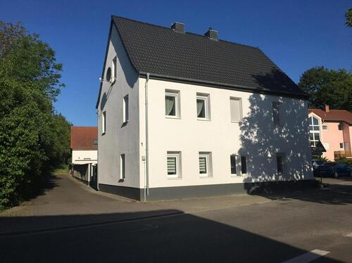 Foto - Modernes Einfamilienhaus mit Garten, Hof, Carport zur Miete