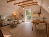 Foto - Frisch renovierte 2-Zimmer-Wohnung mit Balkon (Süd) & Einbauküche
