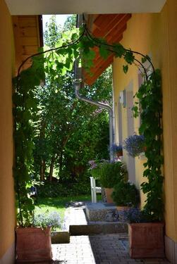 Foto - Wohnhaus am Ortsrand - 2.210,00 EUR Kaltmiete,