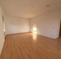 4-Zimmer-Wohnung mit 2 Bädern, Balkon, Keller & Garage - Erbach