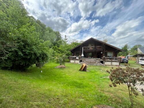 Foto - Blockhaus; Dorfrandlage und Wassenähe