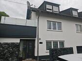 Foto - Charmante Doppelhaushälfte mit großer Terrasse, Balkon und Garage
