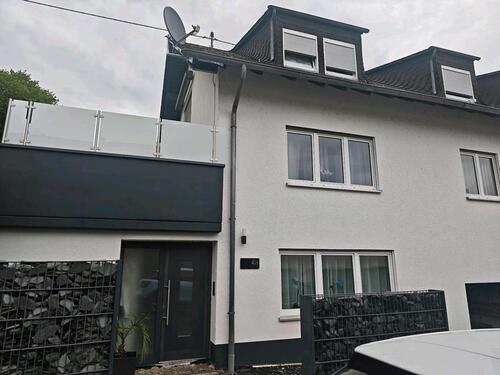 Foto - Charmante Doppelhaushälfte mit großer Terrasse, Balkon und Garage