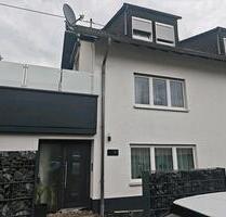 Charmante Doppelhaushälfte mit großer Terrasse, Balkon und Garage - Osann-Monzel