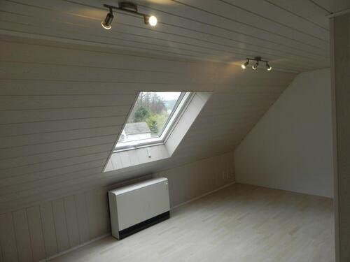 Foto - Single 1-Zi.-Dachwohnung mit EBK