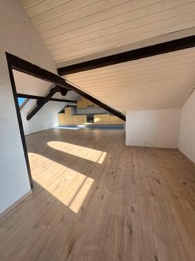 Foto - Helle 3-Zimmer Dachgeschosswohnung