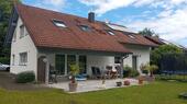 Foto - Wohnhaus mit Einliegerwohnung - Terrasse - Garten - Doppelgarage