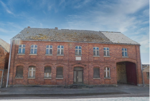 Foto - Kernsanierungsbedürftiger 4-Seitenhof, große Scheune,ca. 1 Hektar